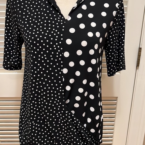 86. Tahari Blouse in Multi-Media Print Black & White Polka-Dots, Size Small - Picture 8 of 17